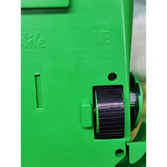 Vintage 1990 Crocodile Dentist Original Game 12 teeth, pliers, Rules MB - Picture 6 of 6